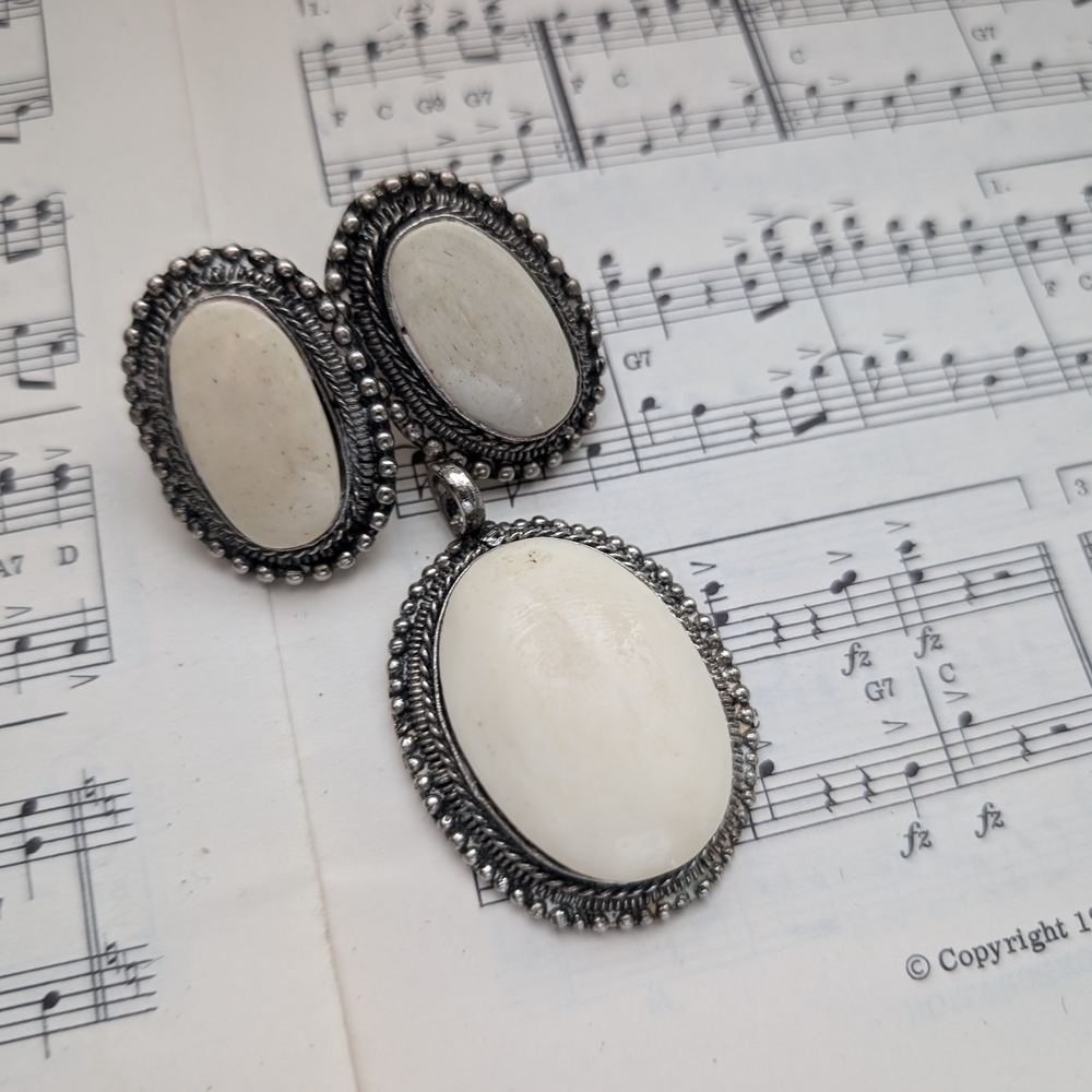 Silver and Cream Earrings And Pendant Set with Oval Stones